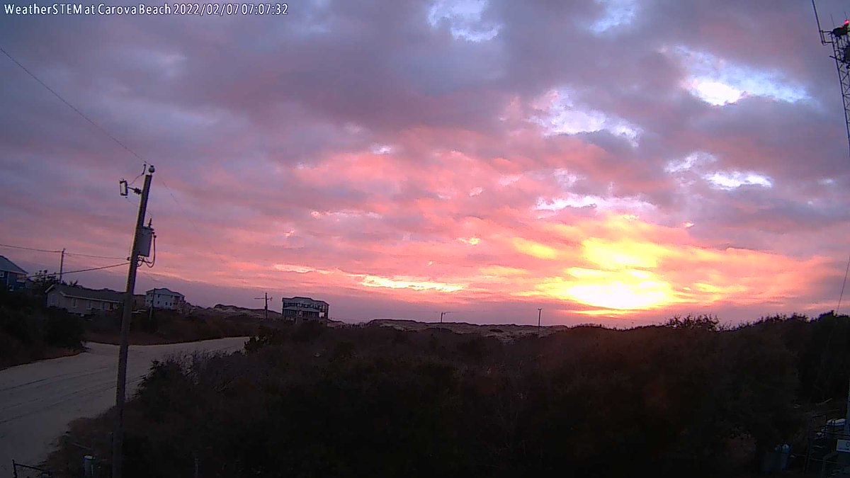 CCEM Carova Beach Fire Department at sunrise and it's 39.7 F. https://t.co/Zxw9xcJAxg