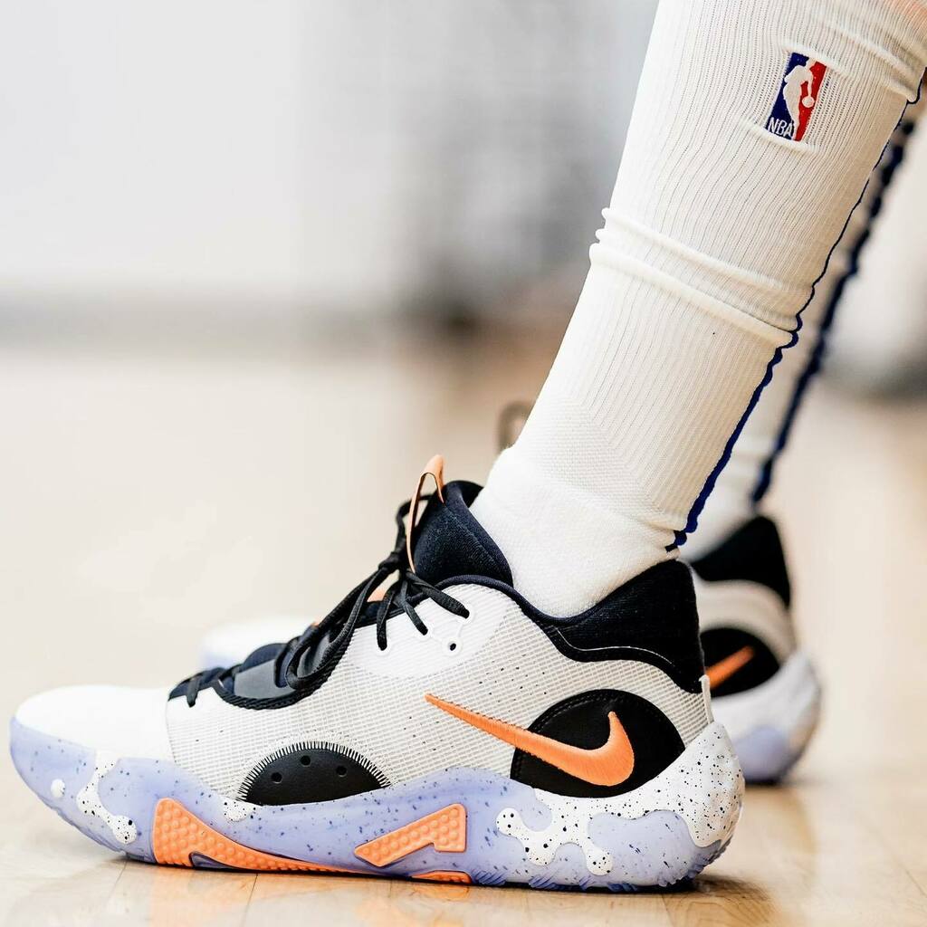 kickspotting's tweet photo. A closer look at the Nike PG6 with react cushioning 👀
#nikebasketball #nikepg #pg6 #paulgeorge #kickspotting https://t.co/c0apNMUDKZ https://t.co/XeBQ6YRBWC