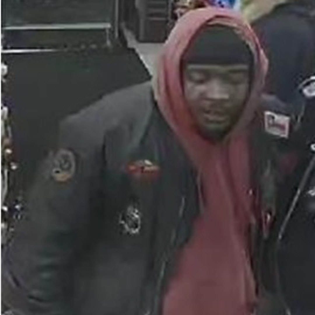 🚨WANTED for RECKLESS ENDANGERMENT: On 2/4/22 at 10:41 PM, in front of 3 West Farms Square Plaza in the Bronx, the suspect fired a gun twice at the location. There were no injuries or property damage reported. Have any info? DM <a href="/NYPDTips/">NYPD Crime Stoppers</a> or call 800-577-TIPS.