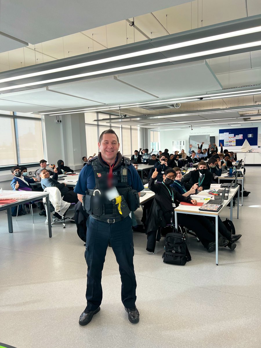 Another fantastic input with our new generation of Pilots &amp; Engineers <a href="/LDEUTC/">LDE UTC</a> this morning! So engaging with lots of brilliant questions around Security within the Aviation Industry <a href="/LondonCityAir/">London City Airport</a> #learning #engagement #policinginaviation #greataudience #uniinput