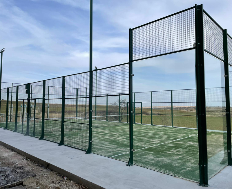 equidesa's tweet photo. Loscos (Teruel) complementa sus instalaciones deportivas con #Equidesa https://t.co/8GuJDGQwLU #padel #calistenia https://t.co/EwdLKe3zqF