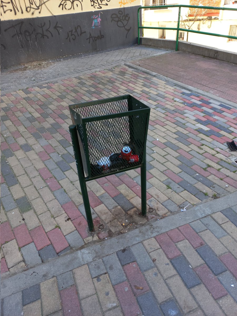 Gracias a los vecinos que se preocupan por mí y a la operaria que ayer me sacó un BUEN peso de encima