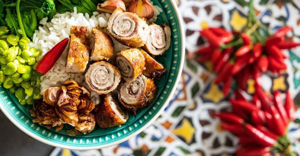 E dopo aver attraversato il Piemonte e la Lombardia ci spostiamo al sud Italia, è arrivato il momento di preparare il #poke pugliese 🍴🇮🇹
Cosa ha scelto <a href="/Chefdeg/">Stefano De Gregorio</a> per questa ricettina sfiziosa❓Cime di rapa e bombette pugliesi. 
Guarda un po' 👇
sfizioso.it/ricetta/poke-b…