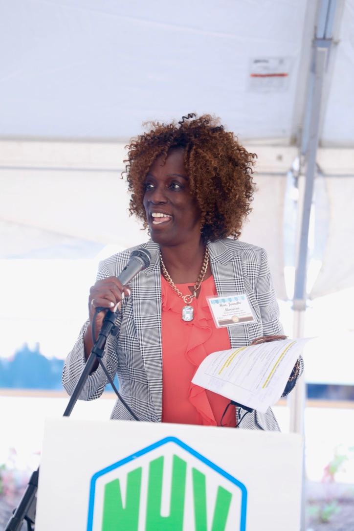Phenomenal Alder Jeanette Morrison of #NHV Ward 22 is one of our LEAP Year Event Honorees! #Alder Morrison is driven by giving back. She serves as a bridge between communities to reduce disparities. Buy your LEAP Year Event tickets today at: leapforkids.org/lyetickets