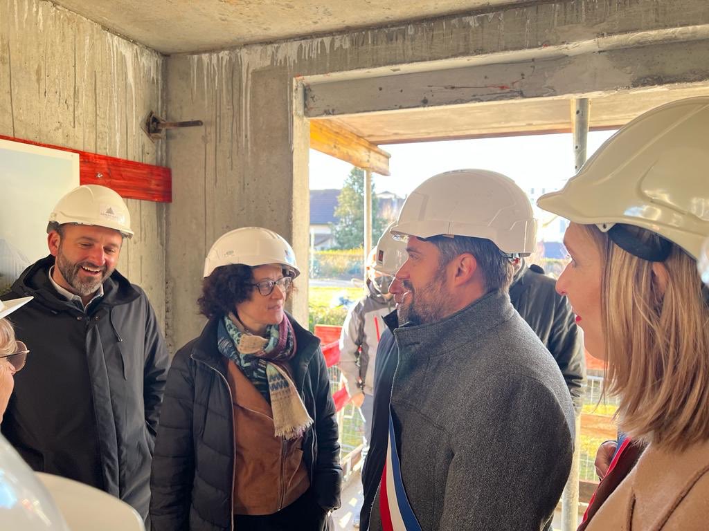 MathelierG's tweet photo. J’ai accompagné Mme La Ministre du logement @EmmWargon ce matin en déplacement à Ambilly (une 1ère 😉) pour la visite d’un immeuble social et accession sociale à la propriété.

Nous avons abordé notre engagement sans faille pour le logement social. #logementsocial #logement https://t.co/7za9yF2uOo