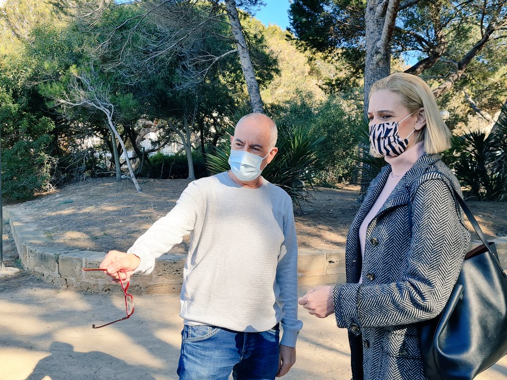 Cs__Mallorca's tweet photo. 🍊 Visitamos el barrio de s'Arenal y el polígono de #SonOms para ver de primera mano la falta de mantenimiento que sufren las infraestructuras de la zona.
👉 Seguiremos presentando propuestas para mejorar la #PlayaDePalma https://t.co/ZfQoUald7e