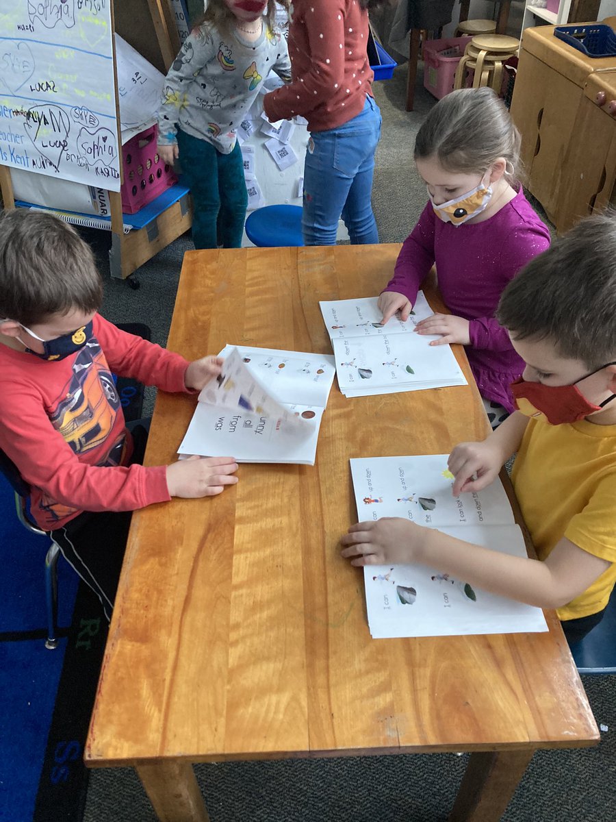 melissalynnwhe1's tweet photo. Just a little #personal learning in #Kindergarten. Reading, Writing, and technology… oh my! #rochesterschool #maplemagnet https://t.co/wJFbvIRrja