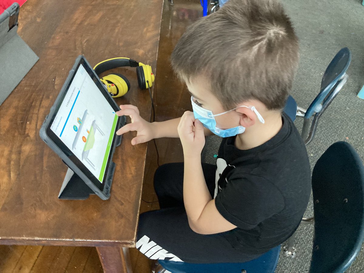 melissalynnwhe1's tweet photo. Just a little #personal learning in #Kindergarten. Reading, Writing, and technology… oh my! #rochesterschool #maplemagnet https://t.co/wJFbvIRrja