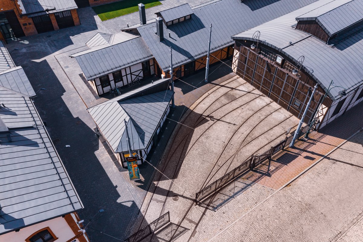 RadioKrakow's tweet image. @MIMKrakow w Radiu Kraków Kultura! Porozmawiamy o tym, co dzisiaj i o tym, co już &quot;za rogiem&quot;, czyli o nowych przestrzeniach muzeum. Poniżej można zobaczyć wizualizacje hangaru w Czyżynach. Wtorek 8 lutego, od godz. 9:00! Zaprasza @j_banka 

👉 radiokrakowkultura.pl