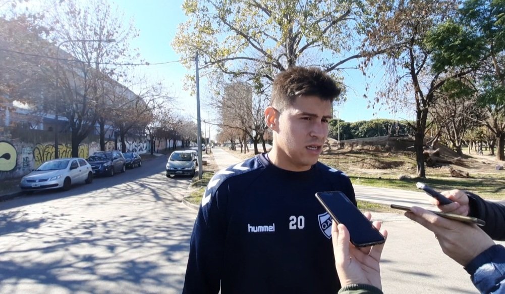 ElfutbolQAC's tweet photo. #Quilmes el 9️⃣ ❓❓
#FacundoPons ➡️ depende si llega un delantero más a Arsenal, esta la llegada a #Quilmes. Se define en estos días.
#FedericoGonzalez ➡️ mañana podria responder al ofrecimiento de #Quilmes. https://t.co/RRcg02IsqC