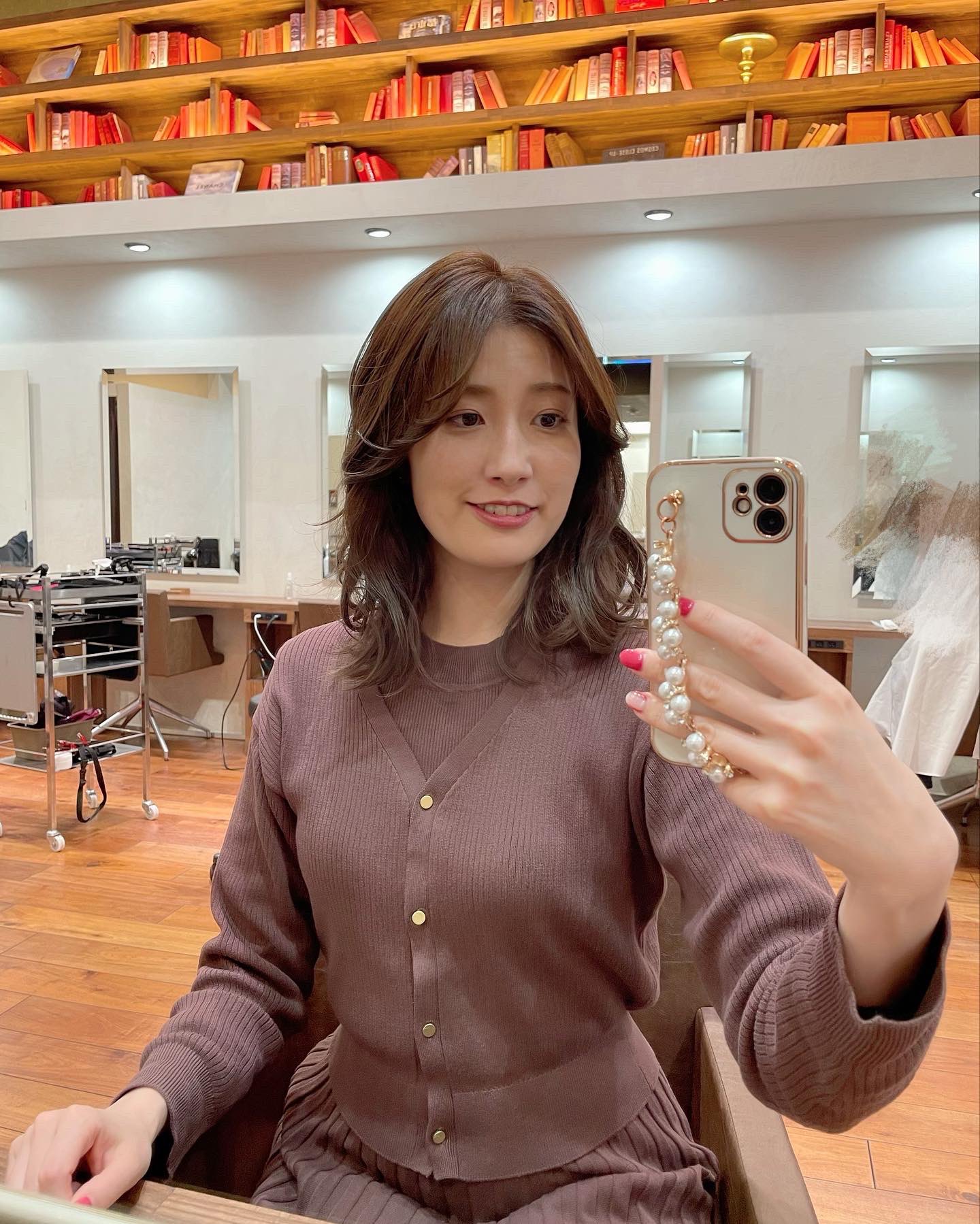 彩花まり V Twitter 日常に幸せを見つけるしかない 今日この頃 私のしあわせ補給場所のひとつ Nexthesalon さん ゆるゆる話して綺麗にしてもらって 元気をもらって帰ります 彩花まり 美容院 ヘアサロン 表参道 骨董通り 気分転換 ちなみにこれ