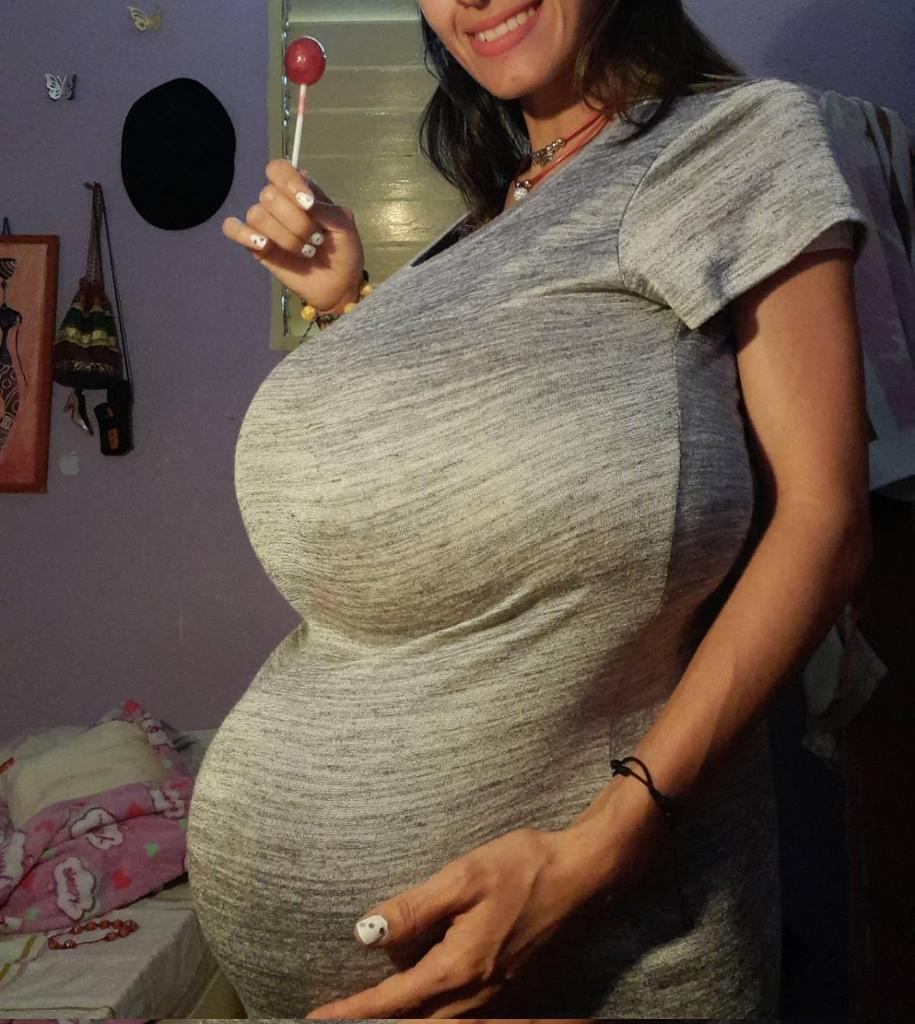 Wanna pull those panties to the side and fuck her just like that | Scrolller, image size:915x1024