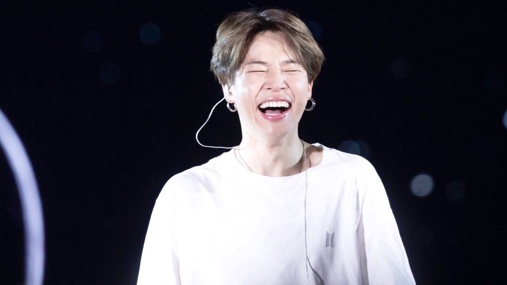 seokjinmylabsss's tweet photo. bighit weverse announcement  park jimin was diagnosed with appendicitis and positive to covid,  this is not the update we want from park jimin 💔 let's pray for his speedy recovery,  get well soon jiminie we love you and we will wait for you https://t.co/Xq67Ncoyfm