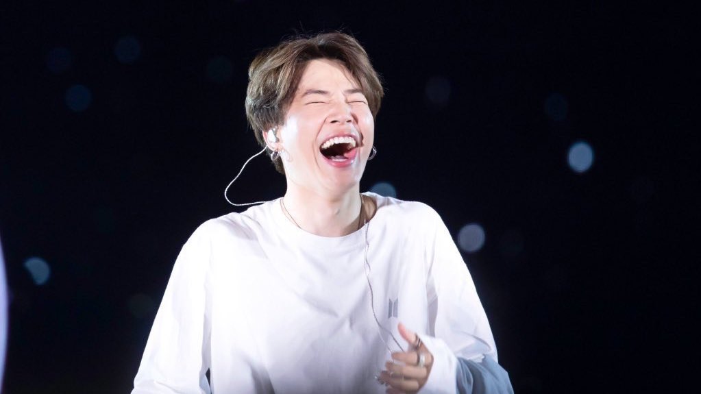 seokjinmylabsss's tweet photo. bighit weverse announcement  park jimin was diagnosed with appendicitis and positive to covid,  this is not the update we want from park jimin 💔 let's pray for his speedy recovery,  get well soon jiminie we love you and we will wait for you https://t.co/Xq67Ncoyfm