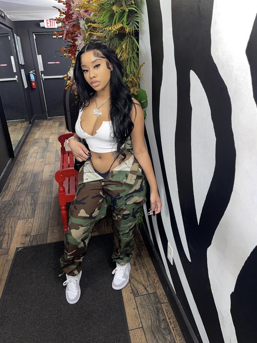 Watch m.'s leaked NSFW photo on TwXstars