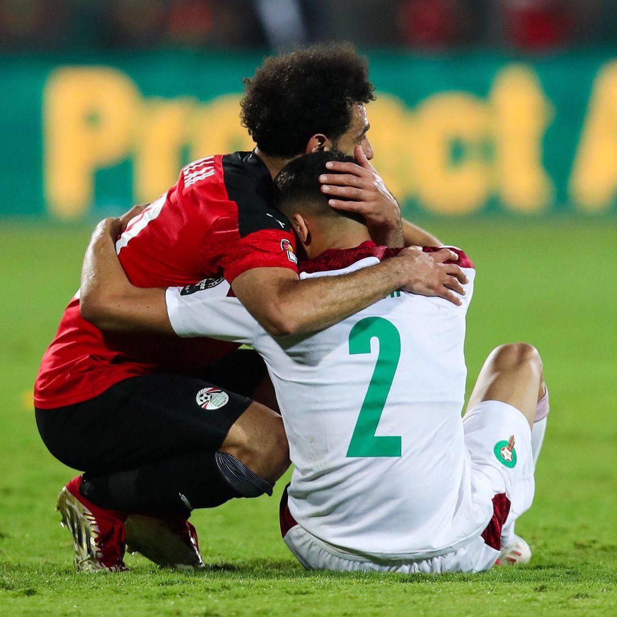 Louis_Dumas9's tweet photo. And that’s why we call @MoSalah the Egyptian King 🇪🇬👑: leadership and sportsmanship. A model for us all. 
Mabrouk ya Masr!  🇪🇬 📸🤩
#AFCON2021  | #CAN2021 https://t.co/Eogg3IG7sB