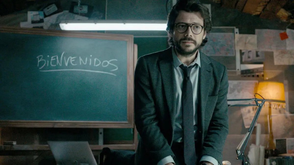 lmfresneda's tweet photo. "La Casa de Papel" te enseña cositas.

Yo creía que no. Que era una serie y ya. Entretenimiento puro. Pero te deja aprendizajes muy importantes. 

Ya verás.

HILO 🧵 ⤵️ https://t.co/Lh1WPTa0Po