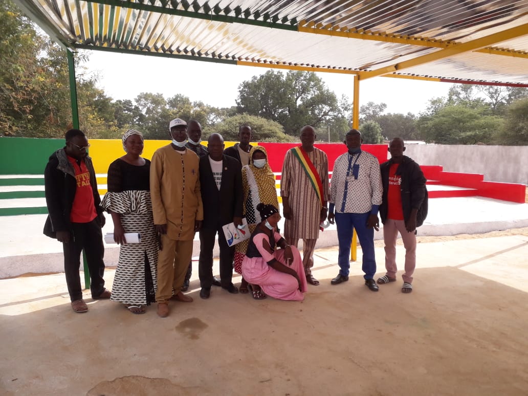 OIMMali's tweet photo. Réception de la maison des jeunes de la commune de #Kokry, région de #Ségou réhabilité par @oim_mali dans le cadre du projet "réconciliation communautaire et renforcement du vivre-ensemble au centre du Mali", financé par Fonds des Nations Unies pour la consolidation de la paix. https://t.co/xyS9Eppdjk