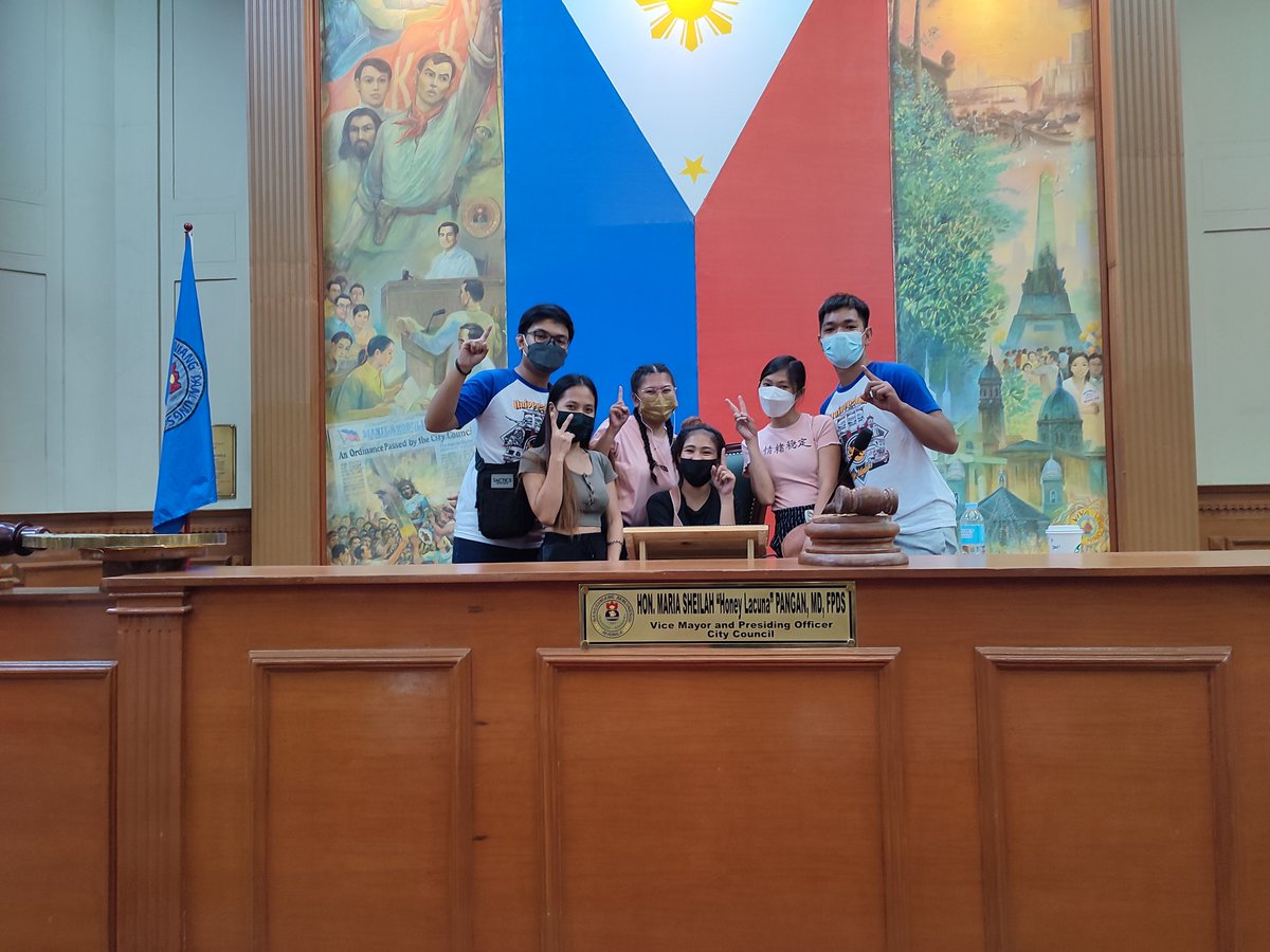 jmarkollego's tweet photo. First day sa ojt so libot libot muna sa city hall HAHA https://t.co/M3eWWXQain