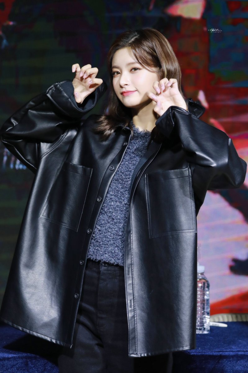 Altair1229's tweet image. 220108 팬싸 

이런이 호랑해🐯~

#이런 #왕이런 #王怡人 #YIREN
#EVERGLOW #에버글로우
