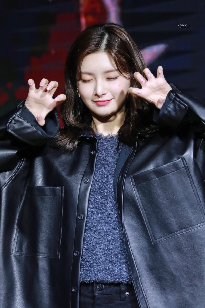 Altair1229's tweet image. 220108 팬싸 

이런이 호랑해🐯~

#이런 #왕이런 #王怡人 #YIREN
#EVERGLOW #에버글로우