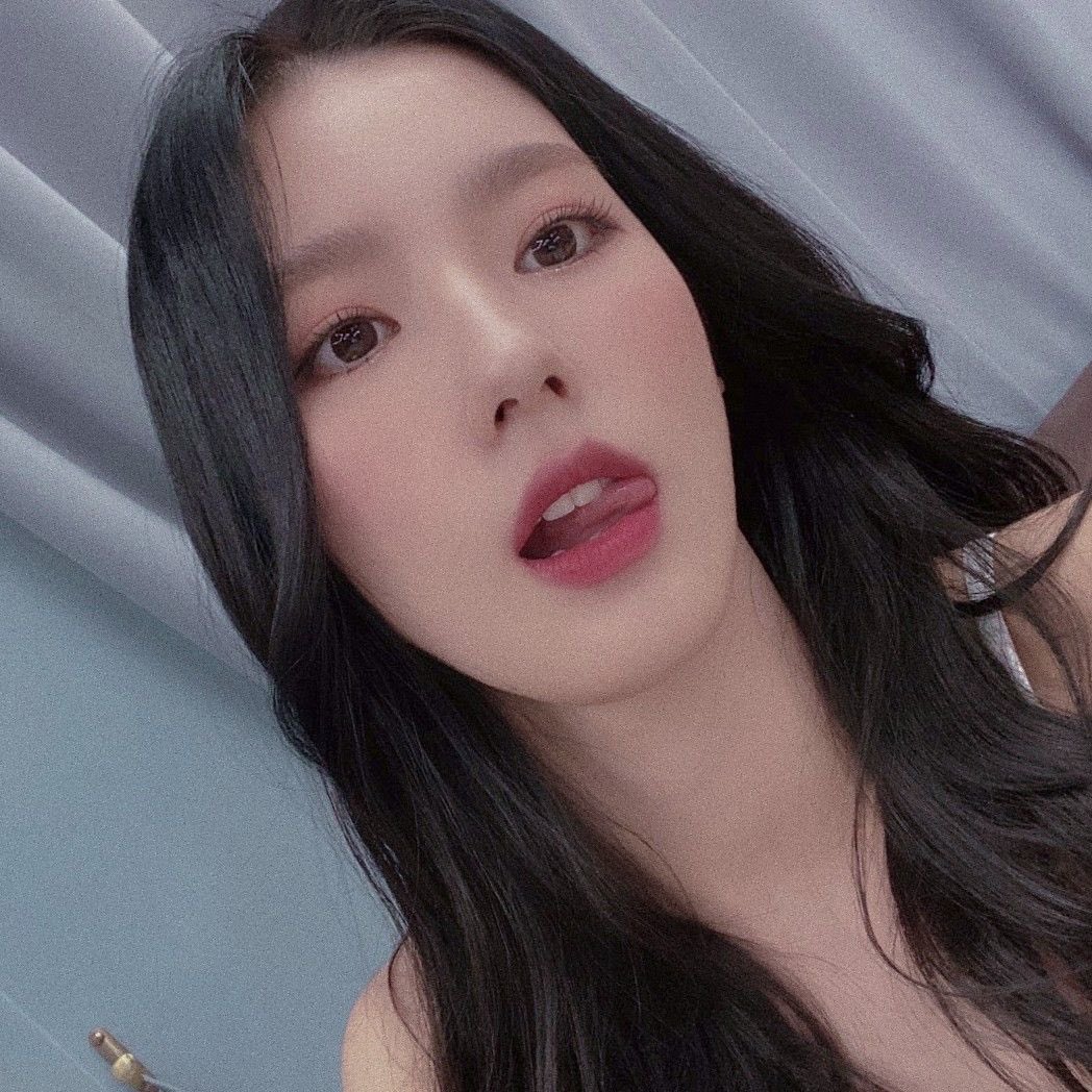 Джи айдл участницы. Soyeon g i-dle. Миён g idle без макияжа. Какого цвета глаза у джи айдл. Юци гидл.