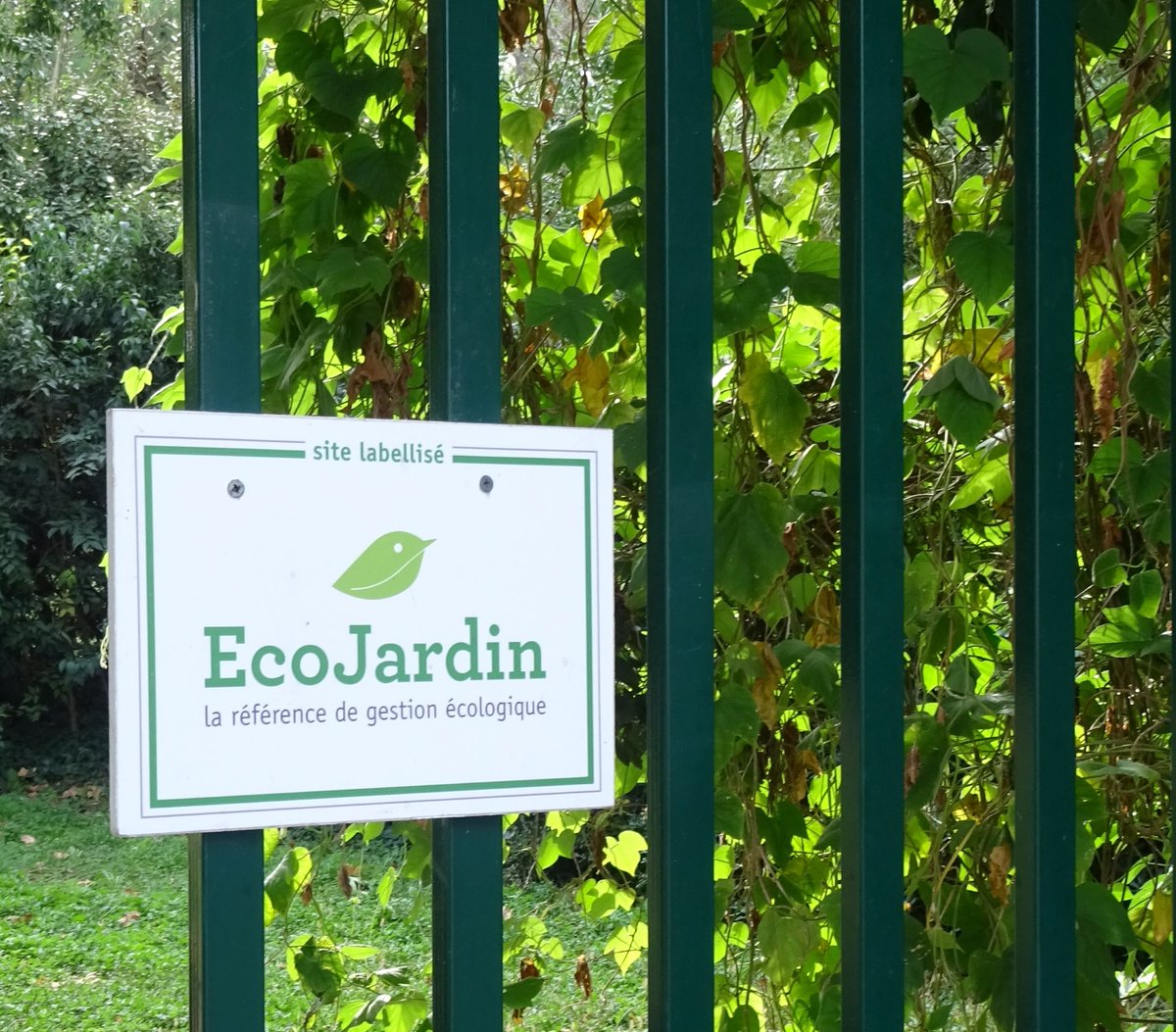 Ouverture de la Rencontre EcoJardin 2022 <a href="/Label_EcoJardin/">Label EcoJardin</a> par <a href="/planteetcite/">Plante & Cité</a> <a href="/HeleneCruyp/">Helene Cruypenninck</a> <a href="/FDarchis/">francois_darchis</a>  et @ARB_IDF <a href="/sdeschiens/">Sophie Deschiens ن</a>. Découvrez les expériences des gestionnaires et la diversité des 665 sites labellisés pour la qualité de la gestion écologique : label-ecojardin.fr/fr/actualites/…