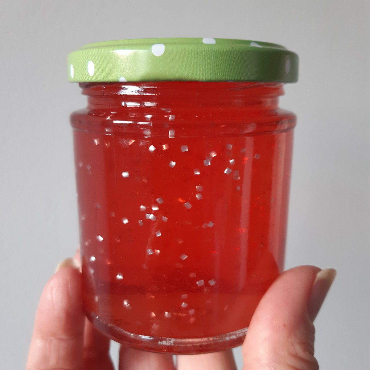 Paradise jelly with edible silver glitter, go on spoil a loved one this Valentines day 💝
#preserves #jelly #Foodies #Vegan