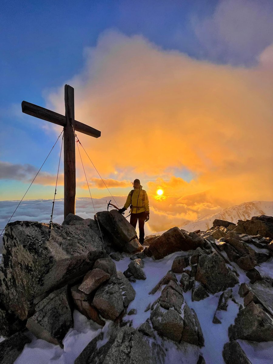 GORSKI_SWIAT's tweet photo. TATRY PIĘKNE GÓRY🏔️#PredneSolisko 
zapraszam na zachód słońca....

Nikola Zatlkajova https://t.co/qLHz9ovsiT