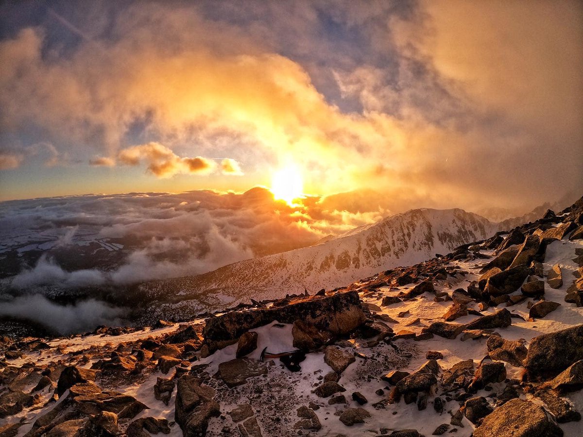 GORSKI_SWIAT's tweet photo. TATRY PIĘKNE GÓRY🏔️#PredneSolisko 
zapraszam na zachód słońca....

Nikola Zatlkajova https://t.co/qLHz9ovsiT