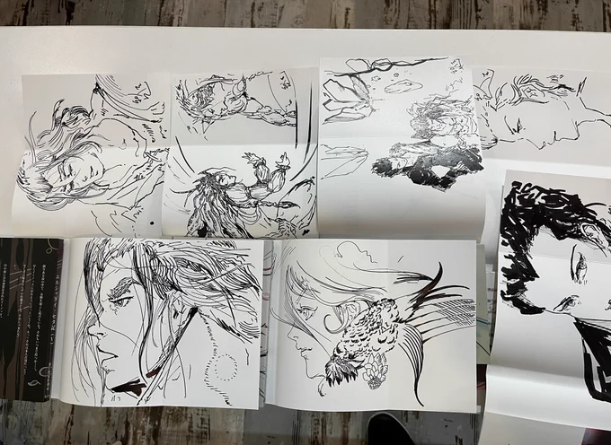 今日は黙々と本日締切用のサイン本描いてました。
今年初めて絵を描いたので手慣らしには良い作業です。 https://t.co/zOfK8aBBIE 