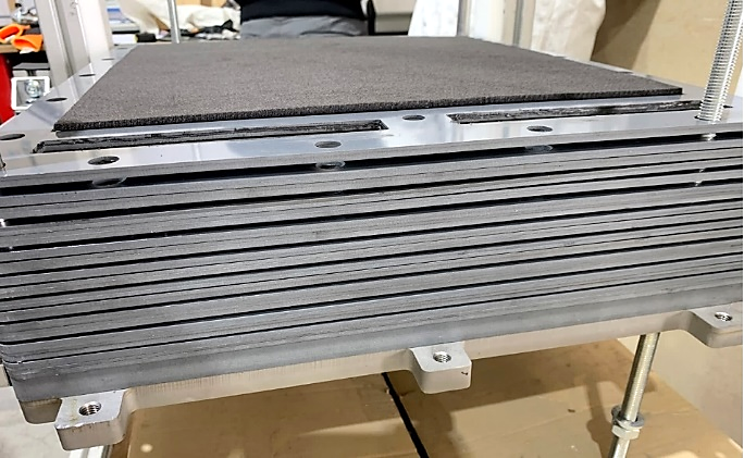 CSIC_VAACT's tweet photo. 📢Investigadores de la @PTI_TRANSENER trabajan en la fabricación de una batería de flujo redox de 50 kW con química de vanadio, y en su integración en un campo solar.
➡️https://t.co/MlpC22YHdZ
#BFR #VBFR #eficienciaenergetica #almacenamientoenergia #sistemasrenovables #PTIs https://t.co/HHRv6Nma5o