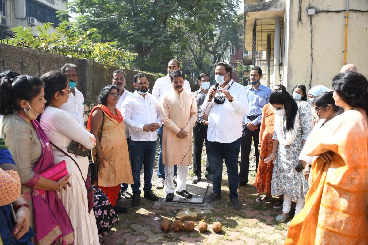 ShelarAshish's tweet photo. #Program1 माहीम विधानसभेतील वॉर्ड क्रं १८१ मधील F बिल्डींग कंपाऊंड, नवाज भाई कॅटकर बाग येथे लादीकरण करण्याच्या कामाची सुरुवात रहिवाशी, आमदार @PrasadLadInd यांच्या उपस्थितीत नारळ वाढवून केली! @BJP4Mumbai #Mahim https://t.co/GfIl8kCbwT