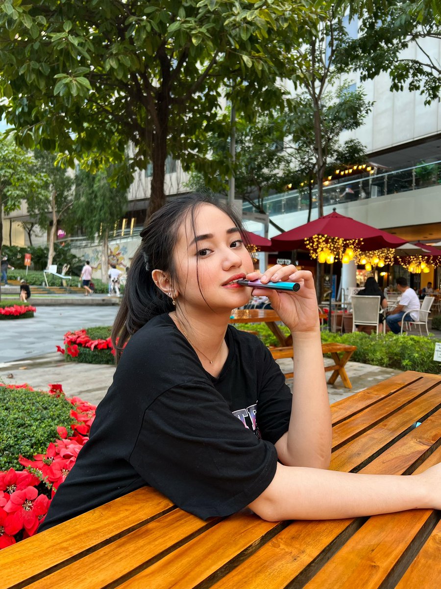 nicholeannbarot's tweet photo. Got my SMOK SOLUS POD KIT. It's a new pen-styled pod system that is exquisite and portable. Get yours now! 🌬 @SMOKTECHLOGY https://t.co/NvUW3L3FeT
