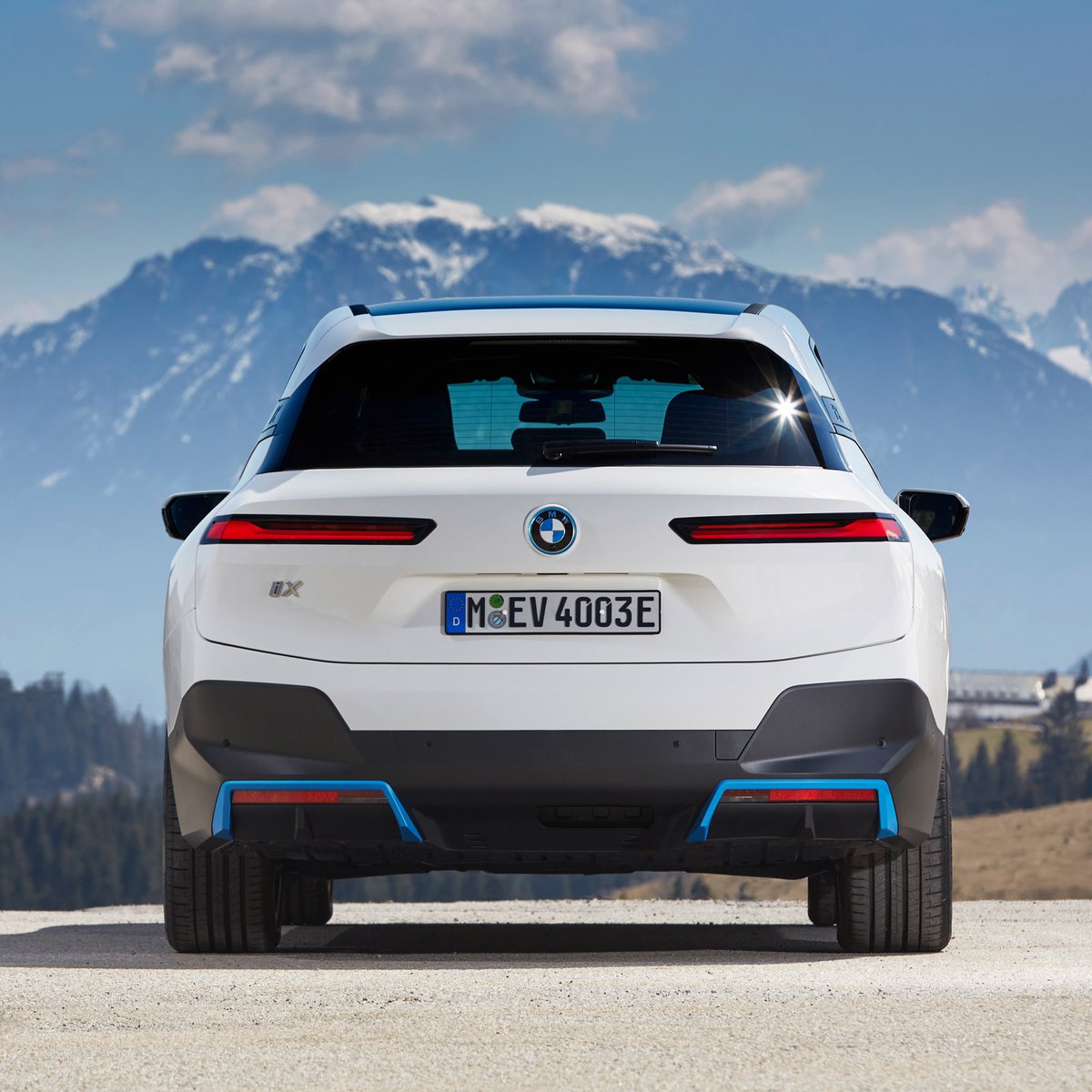 insideevstr's tweet photo. BMW iX xDrive40⚡️
Batarya kapasitesi: 71 kWh
Güç: 326 hp
Tork: 630 Nm
Maksimum Sürat: 200 km/s
0-100 km/s: 6.1 saniye
Bagaj Hacmi: 500 litre / 1750 Litre
DC (100 kW) Şarj Süresi (%10-%80): 46 dakika
DC (150 kW) Şarj Süresi (%10-%80): 31 dakika
#bmw #ix #bmwix #ixxdrive40 https://t.co/AXsFM8gonk