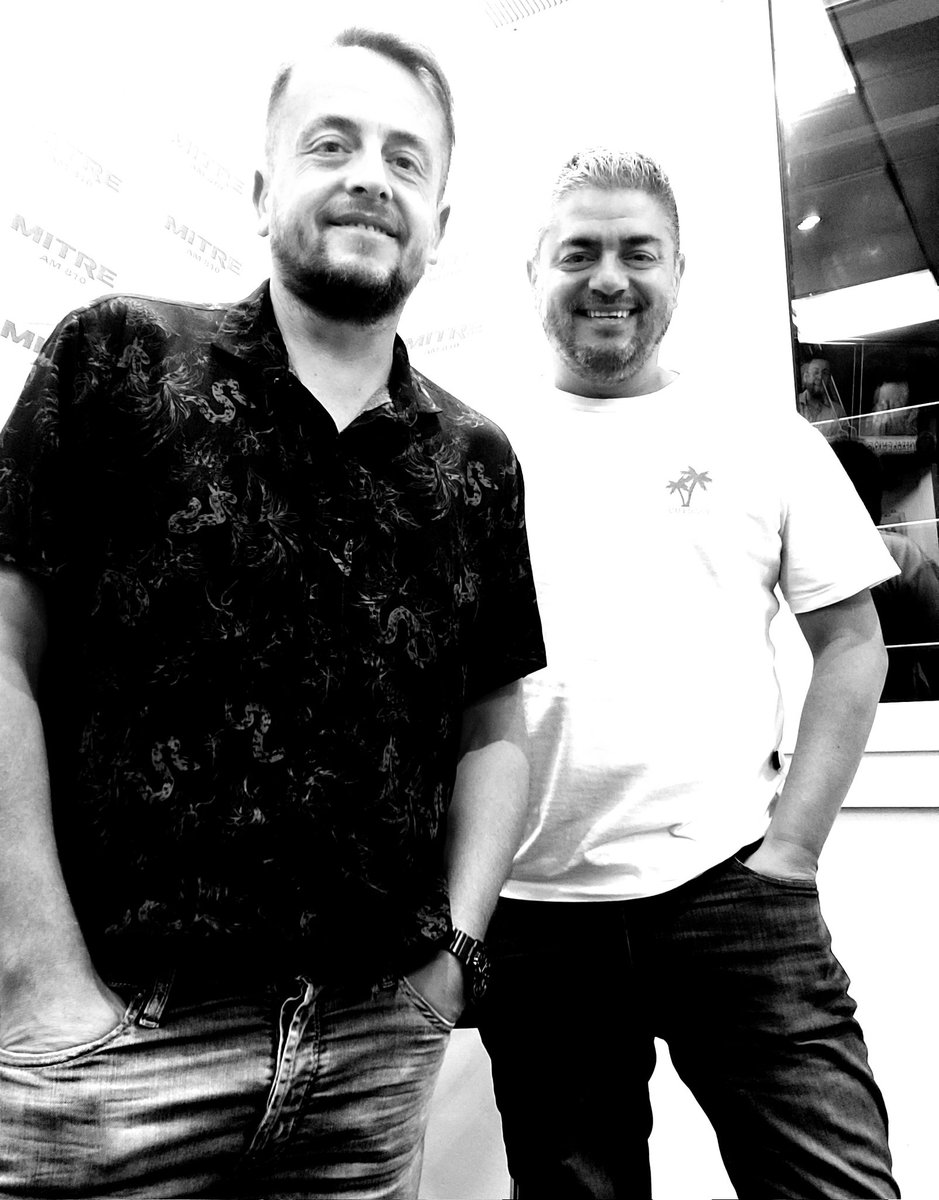 leoguevara80's tweet photo. #AHORA #Aire 📻🎧🎙#AireDeNoticias desde las 5 de la mañana acá se madruga para adelantar las principales noticias de la jornada en @radiomitrecba con @DanielC45237005 nos quedamos hasta las 6 ⛔⏰ último programa del mes #Lunes BuenDia!!! https://t.co/wUiMnMhBpr