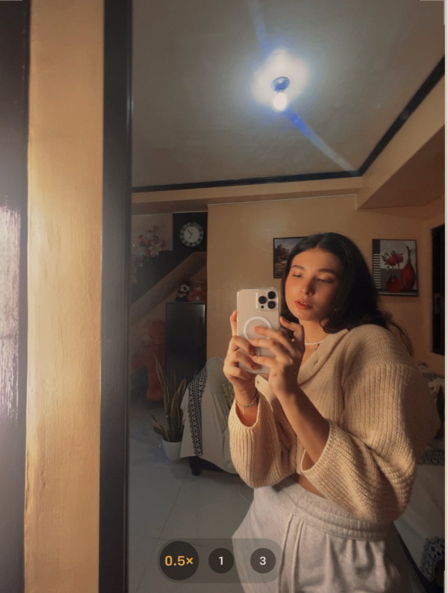 ANJISWEET_OFC's tweet photo. Mirror shot by Anji Salvacion, the prettiest girl !!

#AnjionPBBKumunity https://t.co/R4IR7J98z0