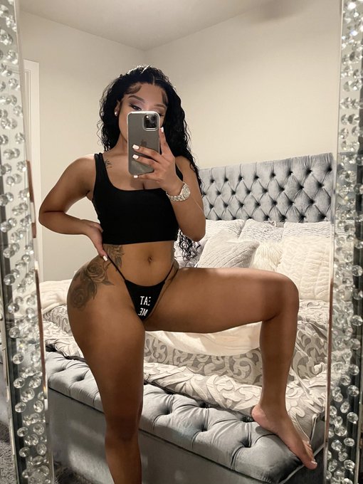 Watch m.'s leaked NSFW photo on TwXstars