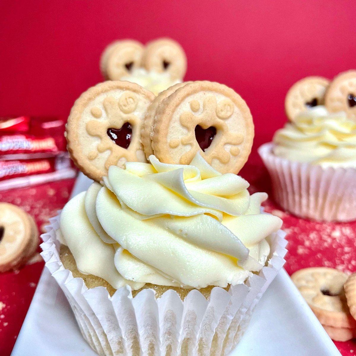 Who’s made it to the end of Veganuary 👀? You know what to do – treat yo’ self to a Vegan Jammie Dodger Cupcake and keep eating Dodgers! #JammieDodgers

📸 : @veganmiracle