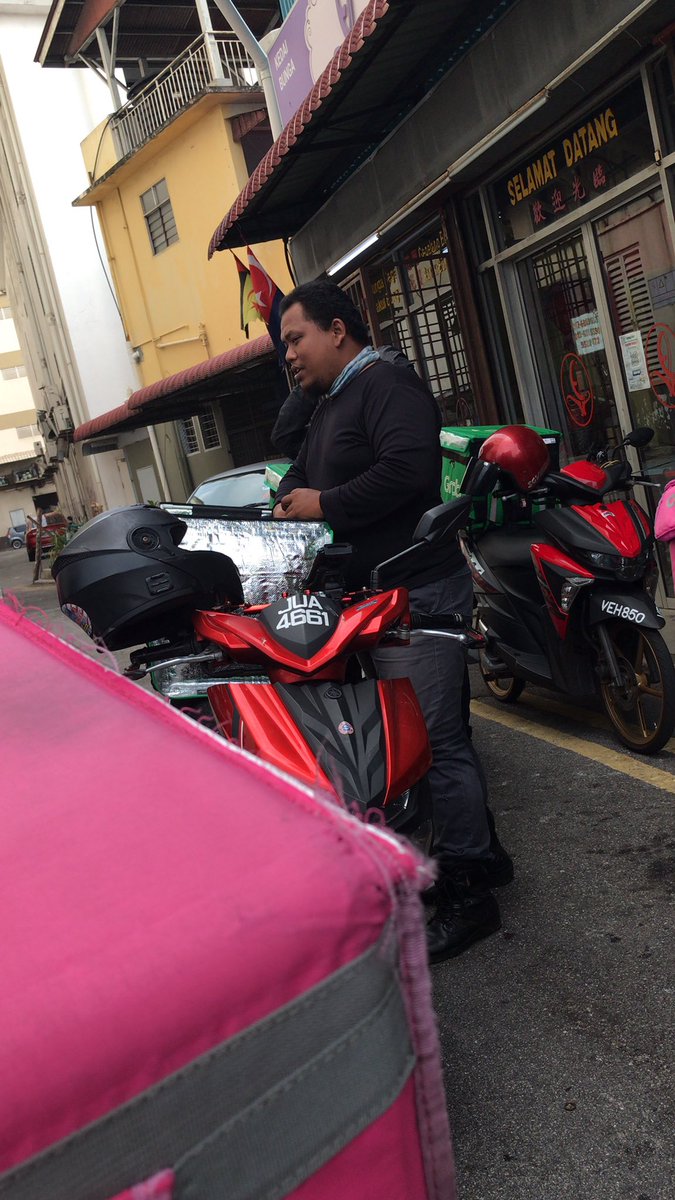 AjimMohammad's tweet photo. @ctnrlmrjsmn @shahrol_shiro Dia mmg grab food kat muar boss. Ni haa dia. https://t.co/KWD3EHNpq0