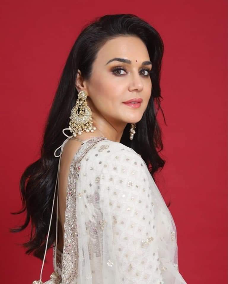  Happy Birthday To The Beauty Queen The Bumhro Girl of Bollywood Preity Zinta .. .   