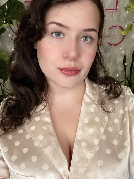 TW Pornstars 💕☘️ Little Clover ☘️💕. Pictures and videos from Twitter