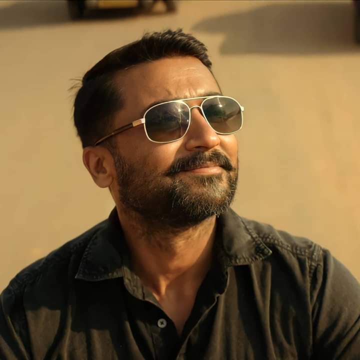 Gopinat64292711's tweet image. Charming &amp;amp; Handsome 😘😘😘
#Suryasivakumar 😍❣️
#EtharkkumThuninthavan
#VaadiVaasal
@Suriya_offl