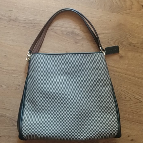 EllenEq's tweet photo. So good I had to share! Check out all the items I'm loving on @Poshmarkapp from @hfitzpat7 #poshmark #fashion #style #shopmycloset #coach #sephora #jcrew: https://t.co/oTGwMxJp2F https://t.co/BqCvG3nHZi