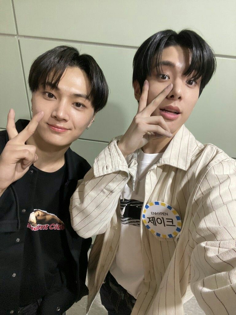 these  two  deserves  better!!!!! enhypen  deserves  better company!!!!!!!

#BELIFT_APOLOGIZE #ENHYPEN_JAKE #ENHYPEN_JAY