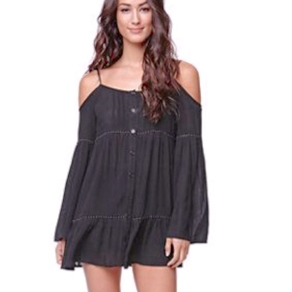 klein_lowen's tweet photo. So good I had to share! Check out all the items I'm loving on @Poshmarkapp #poshmark #fashion #style #shopmycloset #lahearts #apt9: https://t.co/5cffUKaHMz https://t.co/P4YeyuzdlA