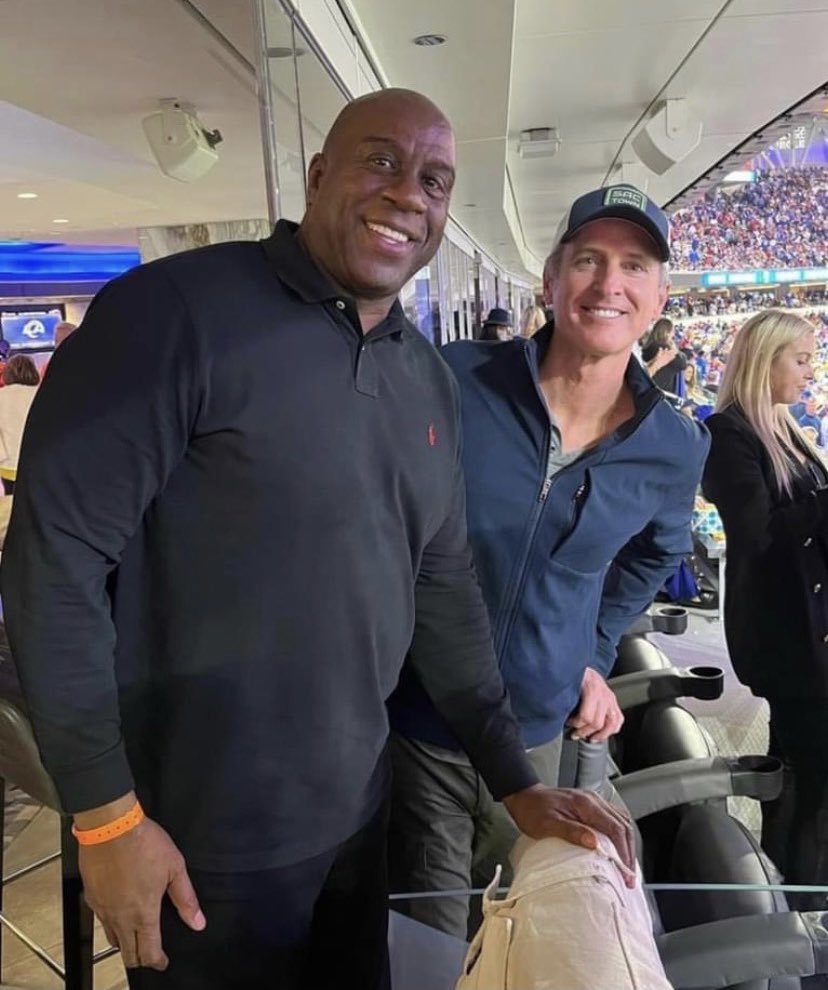 TeamSteveHilton's tweet image. 🚨 Attention: @GavinNewsom @LondonBreed and @ericgarcetti 

Where on earth are your masks?!

We are TIRED of you elites having different rules than the rest of us!