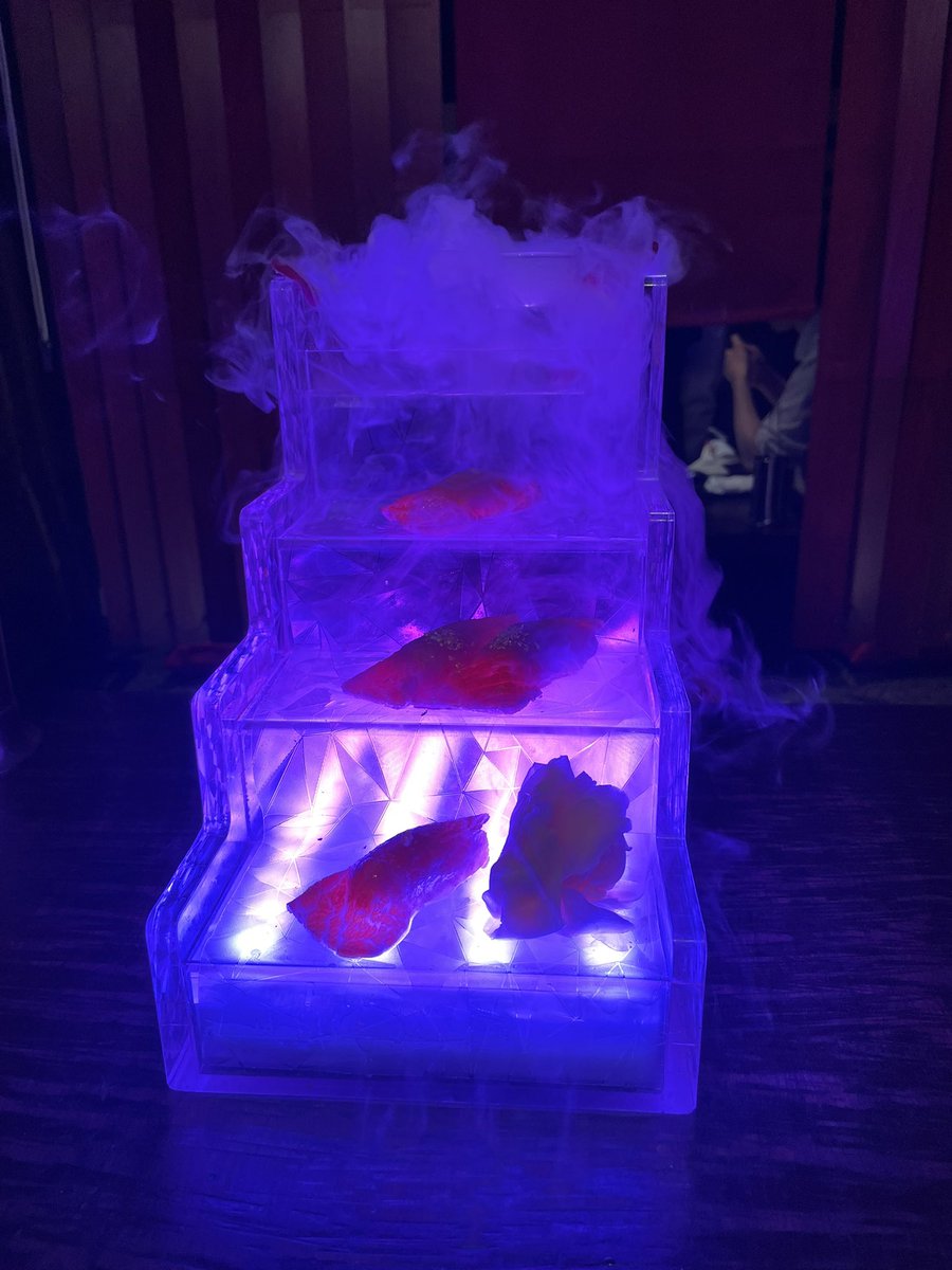 midrummighty's tweet photo. 「所用」のついでにルイヴィトンのカフェとYouTubeで話題の牛牛へ行って来ました。両店共にとても美味しかったです。
新宿に行くと必ず立ち寄るロックイン新宿店にも行って来ました。素敵なお店が閉店してしまうのは、あまりにも残念です。 https://t.co/cAdCTLutQG