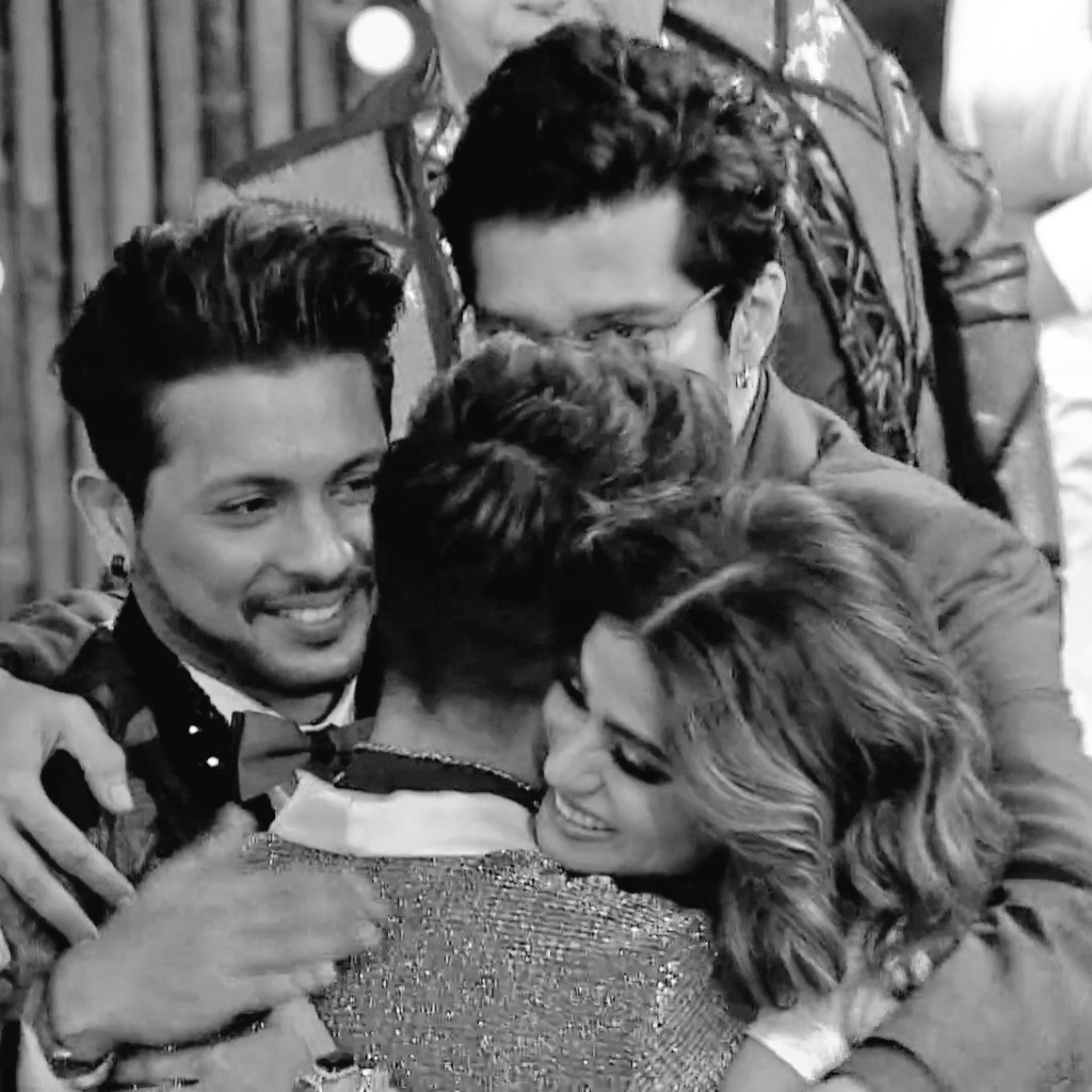 fakepplinwrld's tweet photo. #NishantBhat #PratikSehajpaI #ShamitaShetty #PraNiSha
#BiggBoss15 #BB15 #NishantSquad Missing you guys sooo much. #OTTtrio rocks. You have always been there for each other. BFF vibesss. ❤️❤️ https://t.co/Fkffhlr4nr
