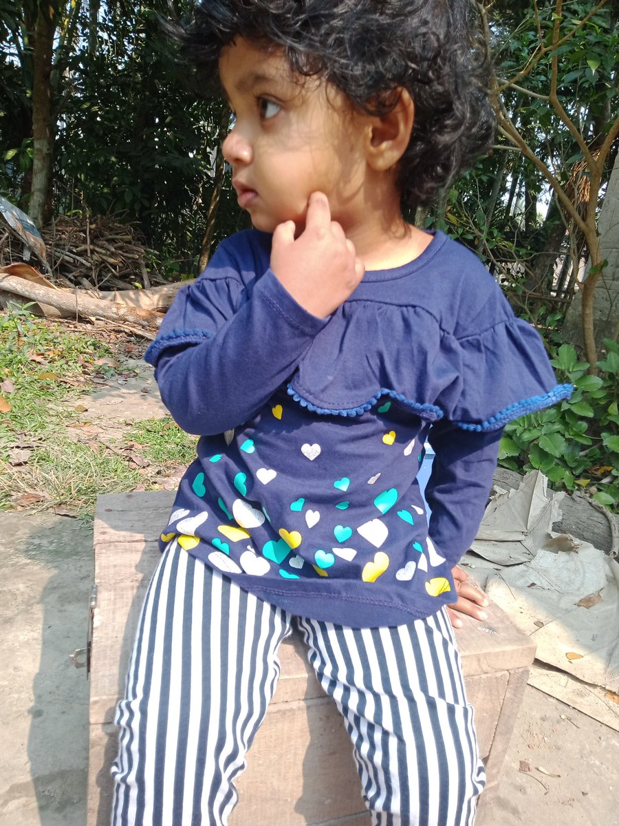 রোদ পোহাচ্ছে.....😍